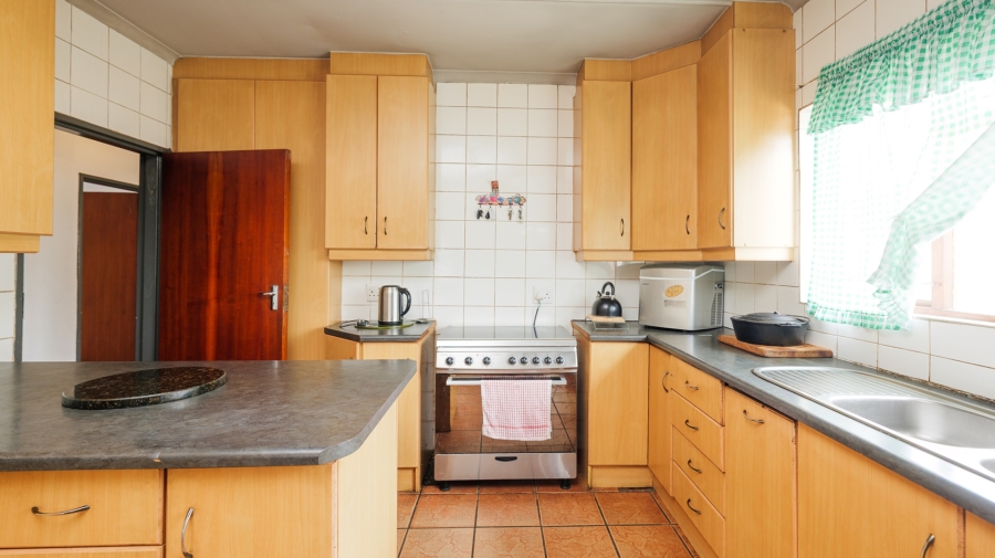 5 Bedroom Property for Sale in Napier Western Cape